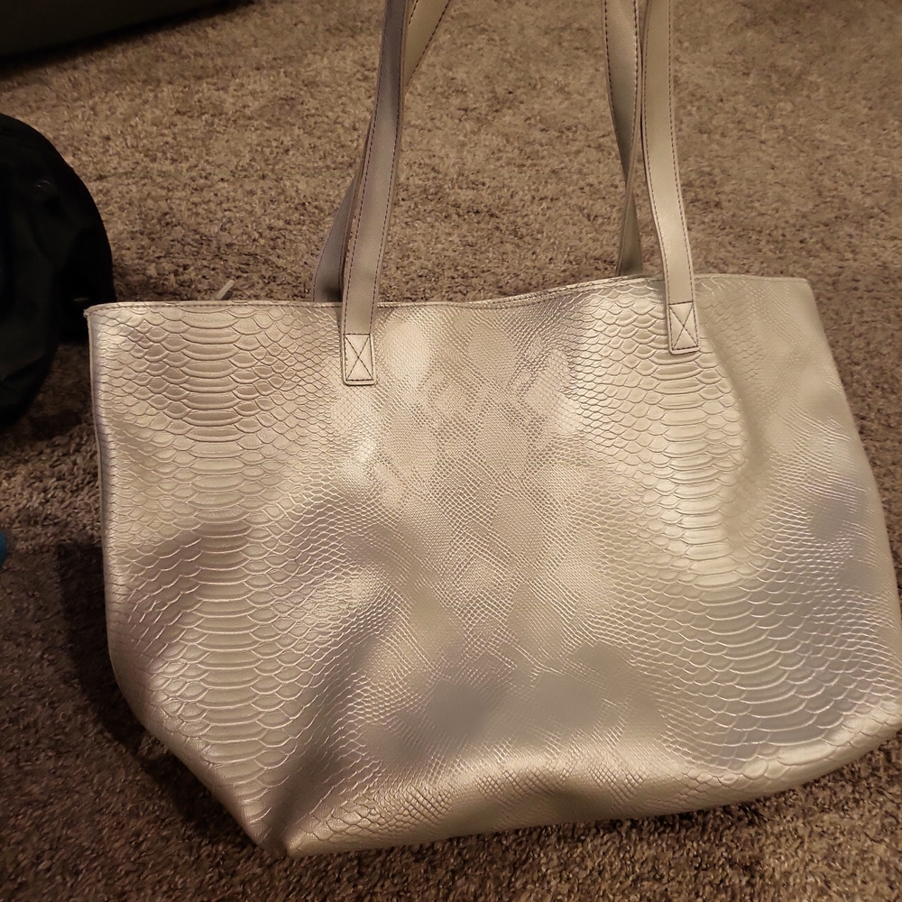 Large tote